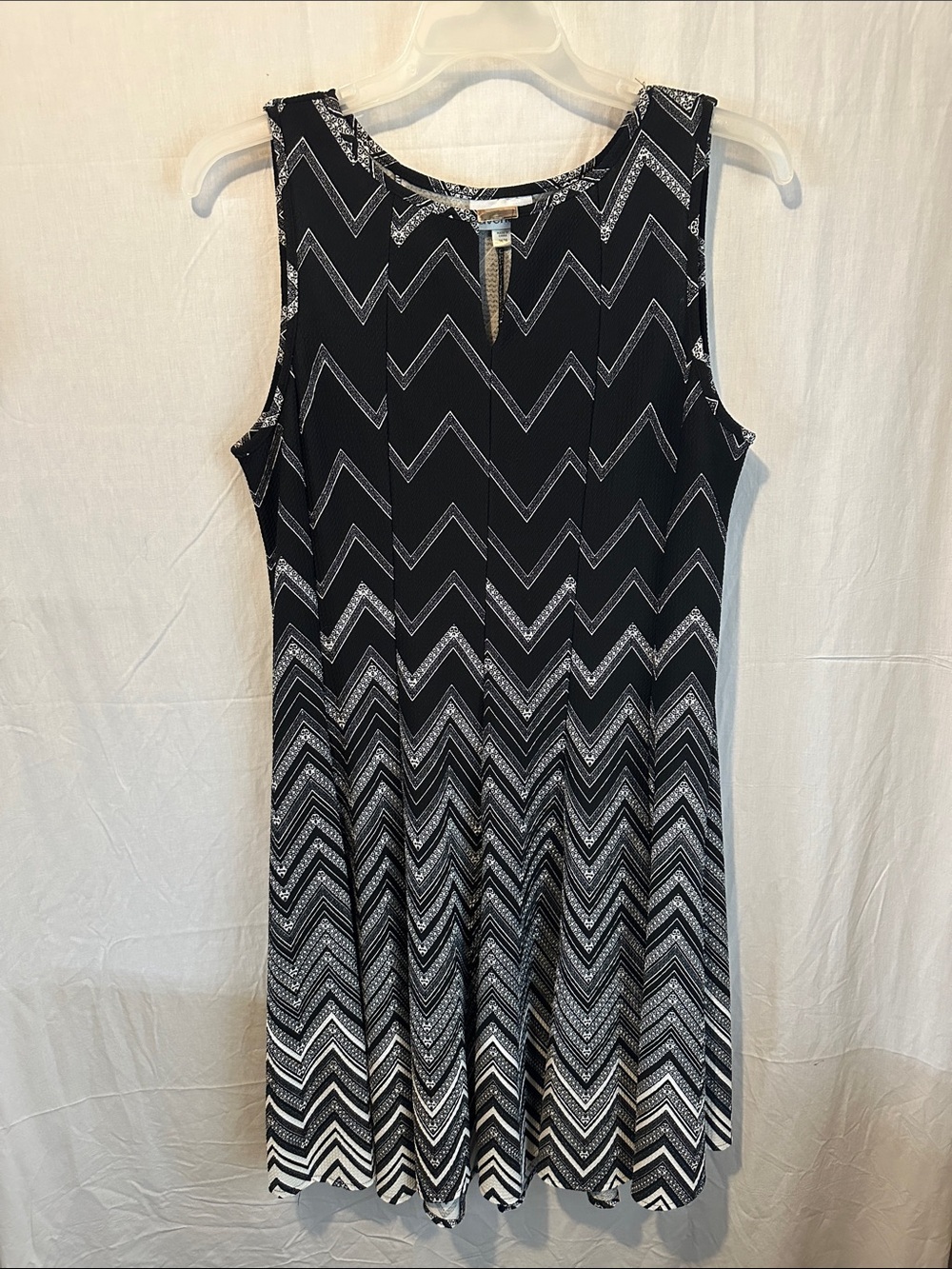 Avenue Black and White Chevron Keyhole Swing Dress